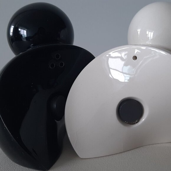 DISNEY - Salt & Pepper Shakers - Black & White - Picture 3 of 3